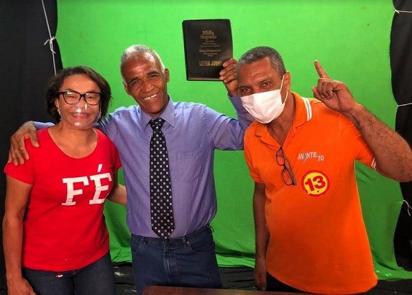 Deputado Pastor Sargento Isidório deixou registrado seu apoio à candidata a prefeita Ivoneide Caetano (PT) (Foto: Print | Vídeo)