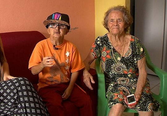 Jotinha ao lado da mãe (Foto: Reprodução | TV Bahia)