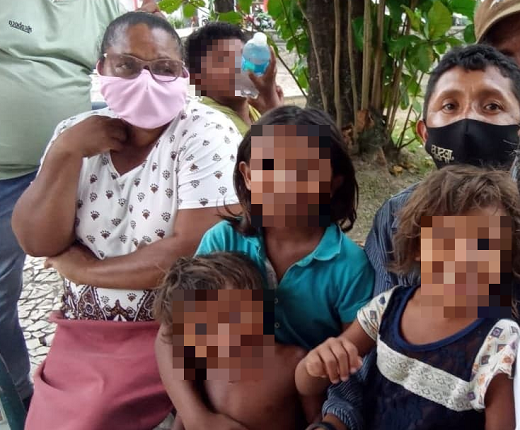 Família venezuela na praça Abrantes (Foto: Reprodução | Rede Social)