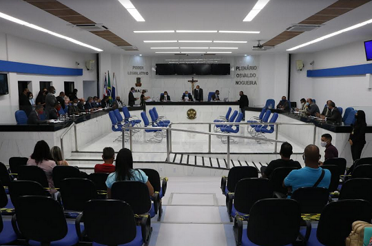 Câmara de Vereadores de Camaçari aprovou o polêmico aumento de salário para o prefeito Elinaldo Araújo (DEM), o vice-prefeito José Tude (DEM), secretários municipais e vereadores (Foto: Reprodução)