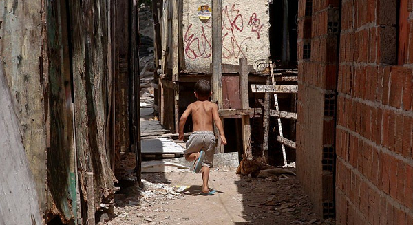 O índice mede, de forma resumida, o progresso de 189 países em três indicadores: renda, educação e saúde (Foto: Reprodução)