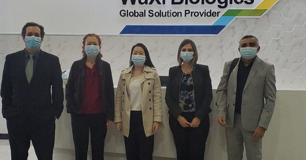 Equipe de inspeção da Anvisa em laboratório da AstraZeneca na China (Foto: Reprodução)