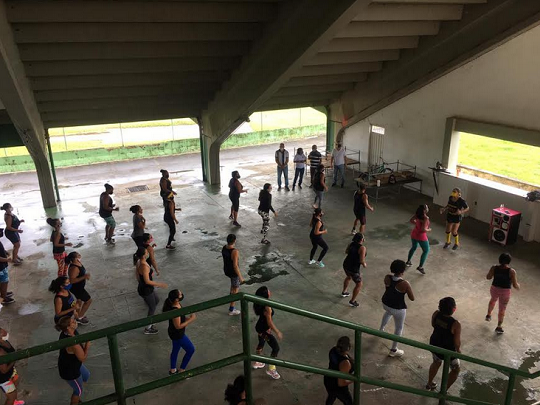 Atividades acontecem às segundas, quartas e sextas-feiras no Estádio Municipal Fernando Ferreira Lopes (Foto: Divulgação)