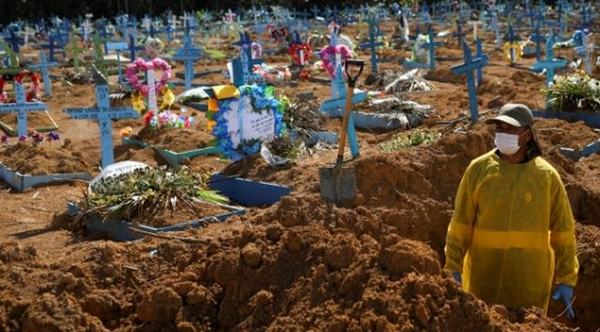 Atraso nas notificações, festas de final de ano, mutações no vírus e comportamento das pessoas são fatores que apontam para o recrudescimento da pandemia no país (Foto: Reprodução) Atraso nas notificações, festas de final de ano, mutações no vírus e comportamento das pessoas são fatores que apontam para o recrudescimento da pandemia no país (Foto: Reprodução)