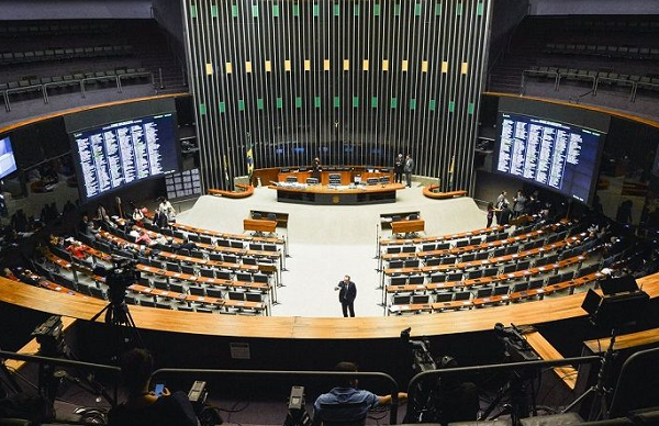 A data de 1º de fevereiro era defendida pelos aliados do deputado Arthur Lira (PP-AL), um dos candidatos na disputa, para coincidir com a eleição no Senado (Foto: Antonio Cruz | Agência Brasil)