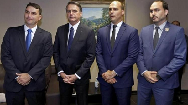 Família Bolsonaro promoveu 580 ofensas a profissionais e empresas de comunicação (Foto: Reprodução)