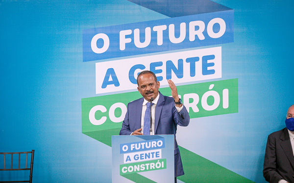 Prefeito reeleito Elinaldo Araújo (DEM) (Foto: Tiago Pacheco)