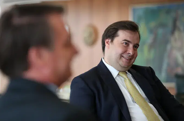 Presidente da Câmara, Rodrigo Maia (DEM-RJ) ao lado do Presidência da República, Jair Bolsonaro (Foto: Marcos Corrêa | PR | Flickr)