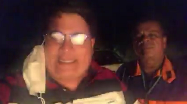 Vereador Tagner Cerqueira esteve no local do incêndio e gravou um vídeo com Ivanaldo Soares, coordenador da Defesa Civil (Foto: Print | Vídeo)