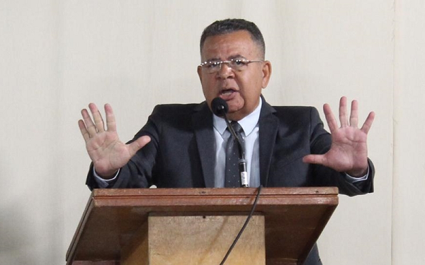Ex-vereador Téo Ribeiro rechaça com veemência especulação de que estaria 'indo para o governo Elinaldo'. 'Eu sou esquedista!', dispara - Foto: Reprodução