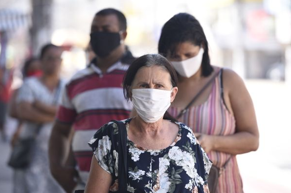 Especialista considera que este aumento na transmissão pode estar mais atribuível às aberturas do que à própria cepa mutada (Foto: Reprodução)