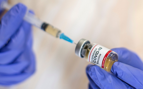 Na opinião do ministro, mesmo sem garantir imunização, a vacina tem papel importante no combate à pandemia (Foto: Reprodução)