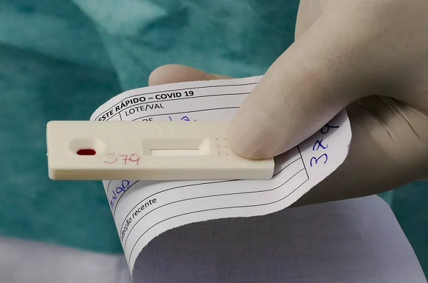 Casos de recidivas da covid-19 são raros, mas já foram registrados em vários locais (Foto: Reprodução)