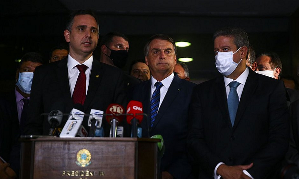 Presidente Jair Bolsonaro e a caravana de ministros (Foto: Marcelo Camargo | Agência Brasil)