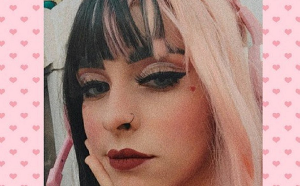 Ingrid Oliveira Bueno da Silva, de 19 anos, foi morta a facadas por um rapaz de 18 anos (Foto: Reprodução)