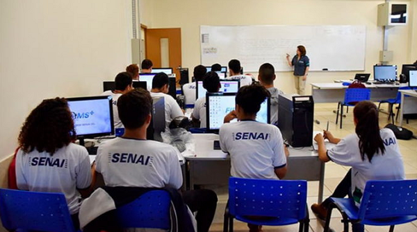 Ao todo, são 1680 vagas voltadas para jovens e adultos de baixa renda (Foto: Reprodução)