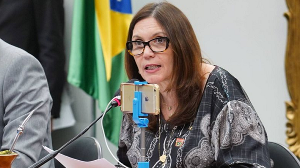 Após o caso, a deputada Bia Kicis foi acusada de fomentar uma rebelião entre os policiais militares da Bahia (Foto: Pablo Valadares/Câmara dos Deputados)
