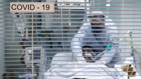 Volume de novos casos da doença voltou a crescer no país (Foto: Diego Varas | Reuters)