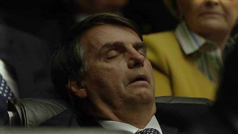 Presidente Jair Bolsonaro, que tem sido classificado por jornais como 'inerte', no que tange à seriedade da pandemia de covid-19, que já matou mais de 275 mil brasileiros, e seus apoiadores também não dão sinal de despertamento para a gravidade da má gestão do seu 'mito' - Foto: Reprodução