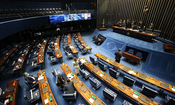 Texto-base da PEC foi aprovado por 62 senadores e teve 16 votos contrários no primeiro turno(Foto: Fábio Rodrigues | Agência Brasil)