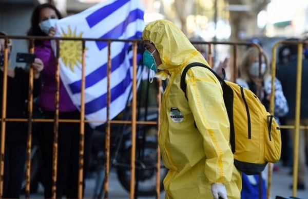 Amostras recolhidas em pontos distintos do Uruguai identificaram as cepas P1 e P2, originárias no Brasil (Foto: Daniel Rodriguez | AFP)