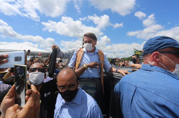 Presidente Jair Bolsonaro voltou a atacar os governadores dos estados que impuseram medidas restritivas para conter o avanço da pandemia (Foto: Reprodução)