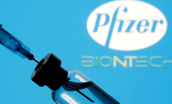 Vacina da Pfizer utiliza a tecnologia de mRNA e atingiu uma taxa de eficácia de 95% nos testes clínicos (Foto: Reprodução)
