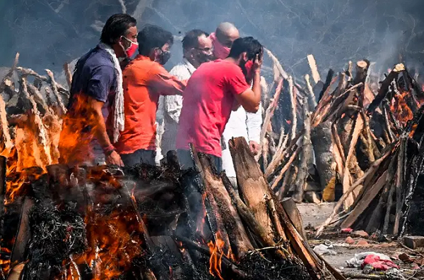 A Índia superou a marca de 200 mil mortos por coronavírus nesta quarta-feira (Foto: Prakash SINGH/AFP)