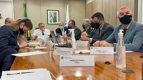 Ex-ministro da Saúde, Eduardo Pazuello, em reunião com prefeitos sobre a pandemia (Foto: Divulgação | MS)