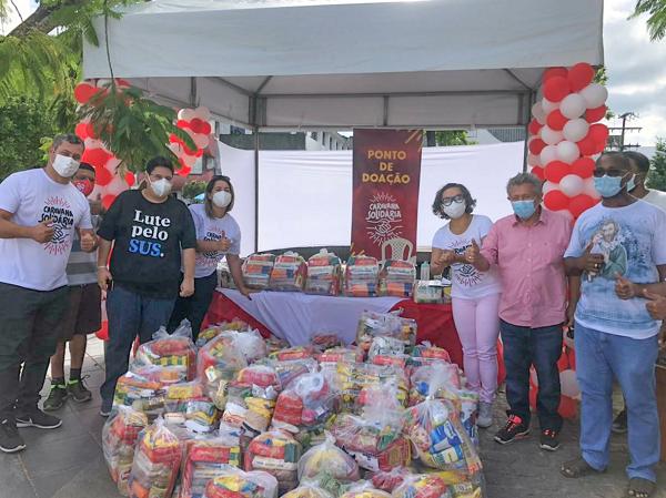 Projeto Caravana Solidária arrecadou 02 toneladas de alimentos para distribuição às pessoas carentes (Foto: Reprodução)