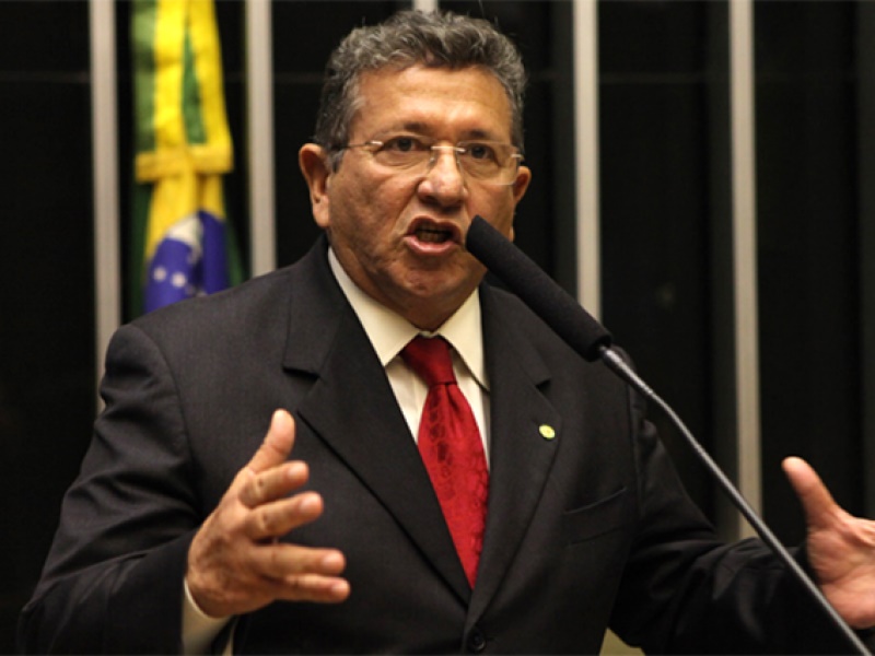 Ex-prefeito Luiz Caetano deve assumir o mandato na Câmara federal