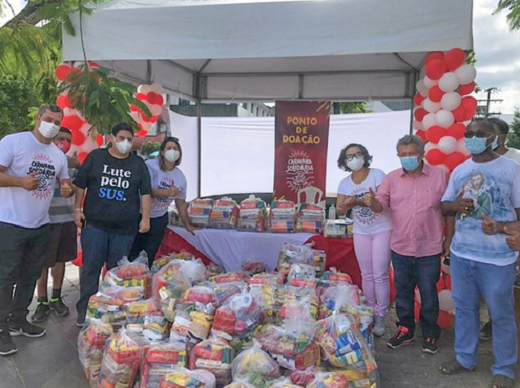 Projeto Caravana Solidária vem arrecadando toneladas de alimentos para doação às famílias em situação de vulnerabilidade em Camaçari (Foto: Reprodução)