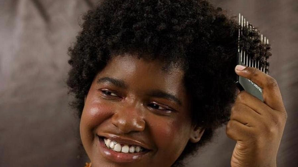 Nicole Cristina, de 15 anos, foi alvo de ataques racistas em seu perfil no TikTok (Foto: Divulgação)