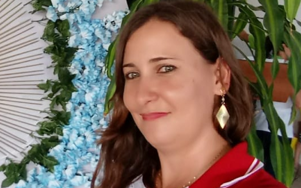 Dona de casa e mãe de duas crianças foi picada por jararaca e não resistiu (Foto: Reprodução/Facebook)