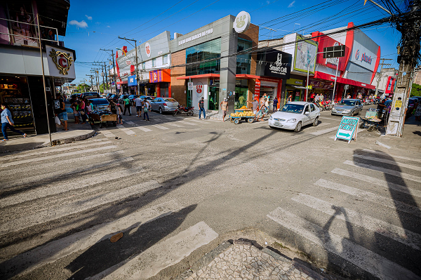 Vias Getúlio Vargas e Adelina de Sá, Centro de Camaçari (Foto: Leandro Silva)