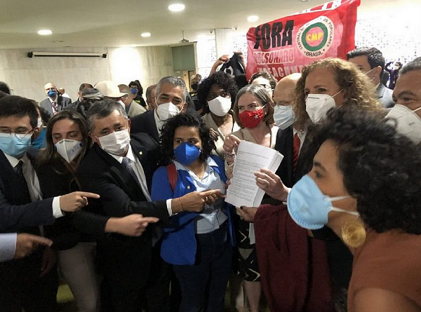 Pedido reúne os autores dos mais de 100 pedidos já protocolados desde o início do mandato, com 23 tipos de acusações de crimes penais que teriam sido cometidos pelo presidente (Foto: Reprodução)