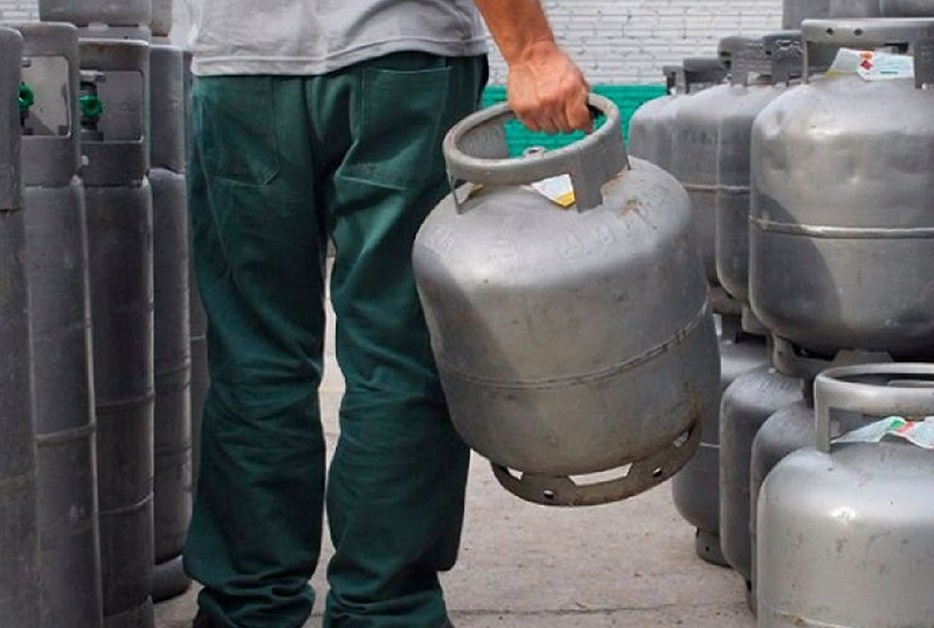 Com o desemprego batendo à porta, o custo do gás virou um problema social, a ponto de merecer políticas públicas emergenciais dos governos do Ceará e do Maranhão (Foto: Reprodução)