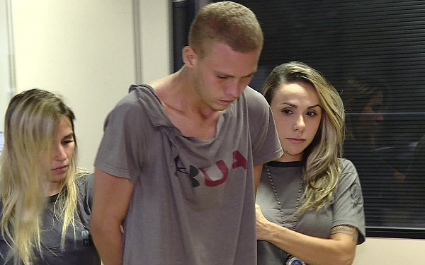 Igor Martins Pinheiro, 22 anos, conhecido como Lorão, foi preso em casa, em um prédio de Botafogo, na zona sul do Rio (Foto: Reprodução)