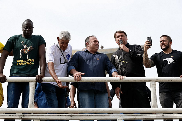 Pazuello participou de ato político sem o aval do Comando do Exército no dia 23 de maio (Foto: Divulgação/PR)