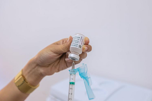 Vacinação será retomada após chegada de doses (Foto: Reprodução | Sesau)