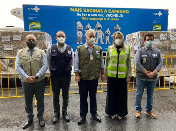 Ministro da Saúde, Marcelo Queiroga, acompanhou o desembarque (Foto: Reprodução)