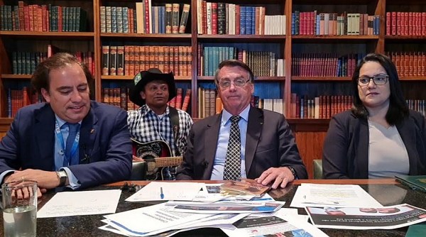 Presidente, que até hoje não apresentou nenhuma prova da fraude que alega no pleito de 2018, afirma em live que só entrega o cargo se perder na urna 'de forma limpa' (Foto: Reprodução)
