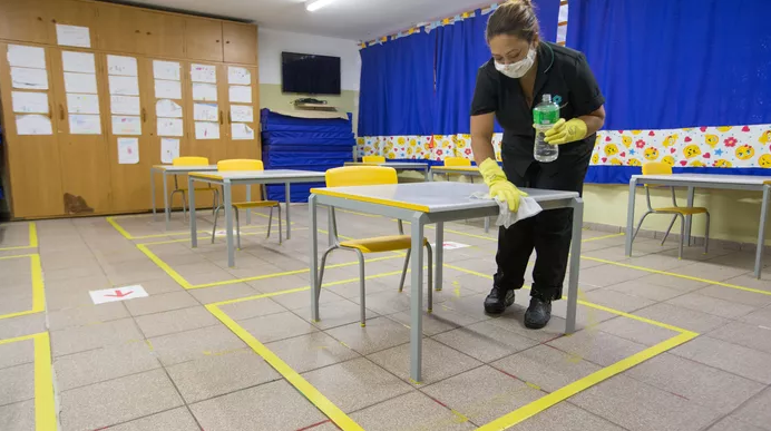 Governo de São Paulo decidiu contratar cerca de 4.500 mães de alunos para trabalhar nas escolas da rede municipal (Foto: Reprodução)