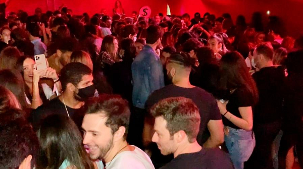 Festa clandestina aconteceu em galpão na região de Santo Amaro, na zona sul da capital (Foto: Divulgação)