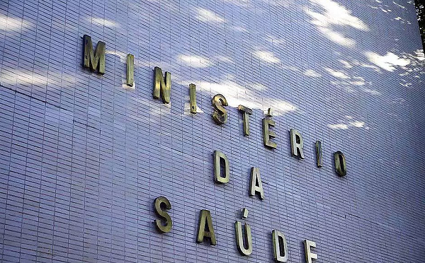 Ministério da Saúde escolheu uma empresa multada e advertida pelo menos 75 vezes por descumprir contratos com o próprio governo federal para fornecer diluentes a imunizantes da Pfizer contra a covid-19 (Foto: Marcelo Casal/ABr)