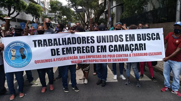 Trabalhadores do polo de Camaçari protestam em Salvador por fiscalização de condições de trabalho (Foto: Rildo de Jesus/TV Bahia)