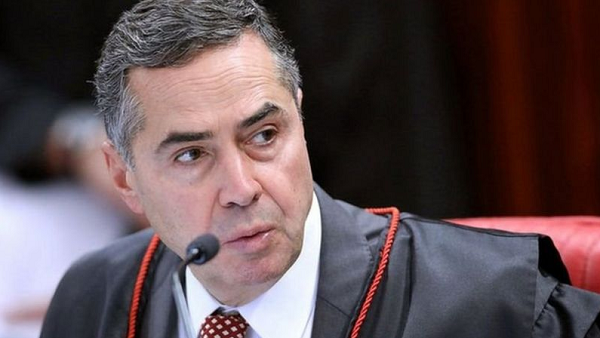 Bolsonaro reagiu às ofensivas do TSE dizendo que sua 'briga' é com ministro Roberto Barroso, não com o restante do tribunal (Foto: Divulgação/TSE)