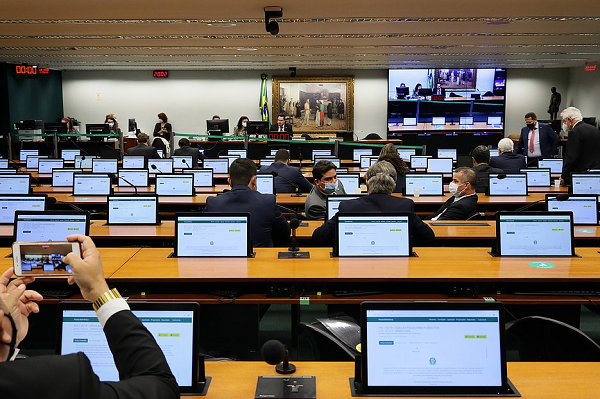 Deputados da oposição e até mesmo da base do governo foram contra a proposta (Foto: Najara Araújo/Câmara dos Deputados)