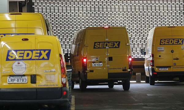Trabalhadores protestam contra o projeto de privatização dos Correios que tramita no Senado após ter sido aprovado pela Câmara dos Deputados (Foto: Reprodução)