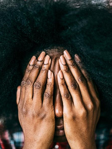 Segundo o Atlas da Violência, para cada mulher não negra morta, morrem 1,7 negras assassinadas (Foto: Getty Images)